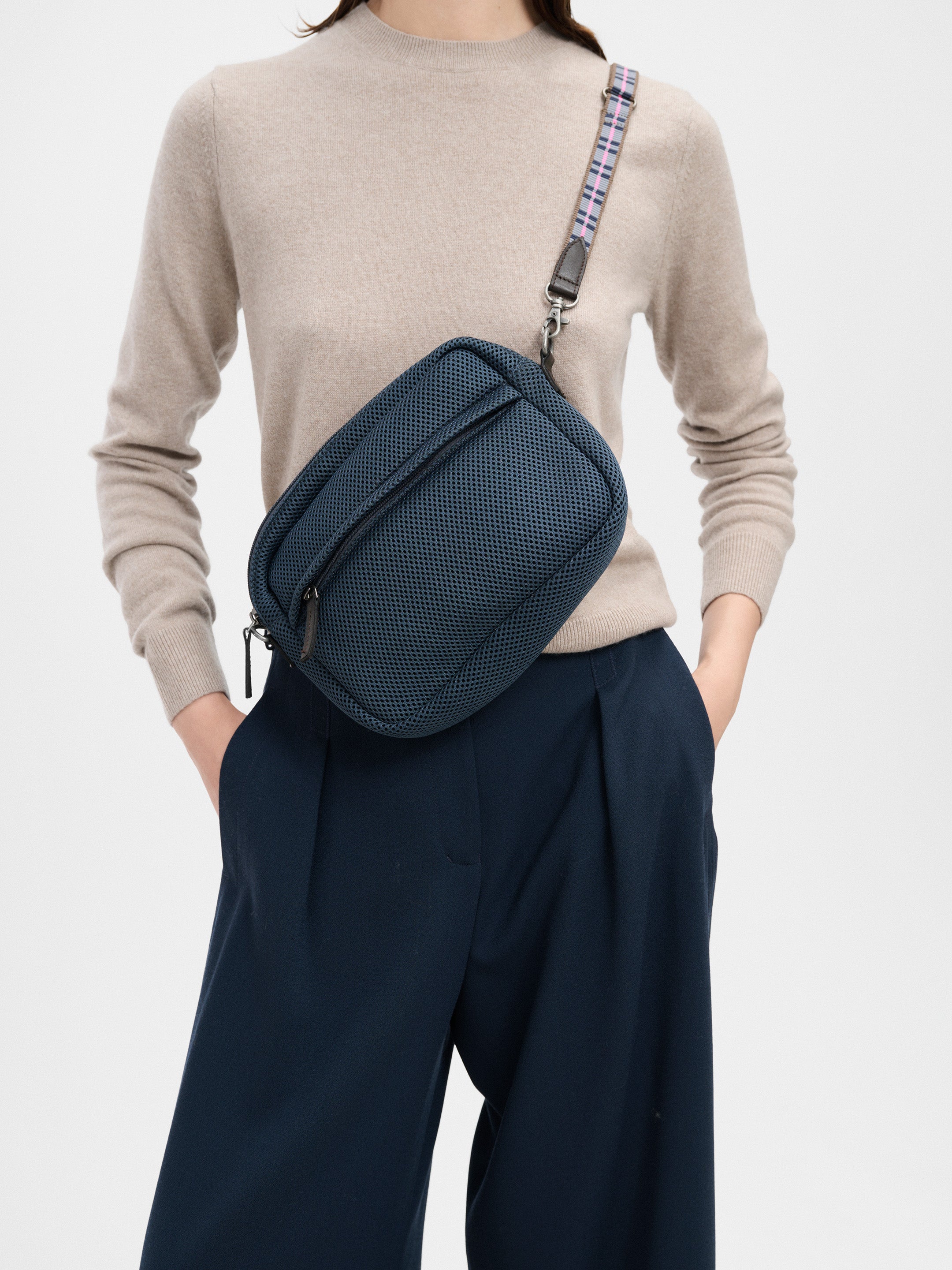 SAC CROSSBODY AIR MESH 26