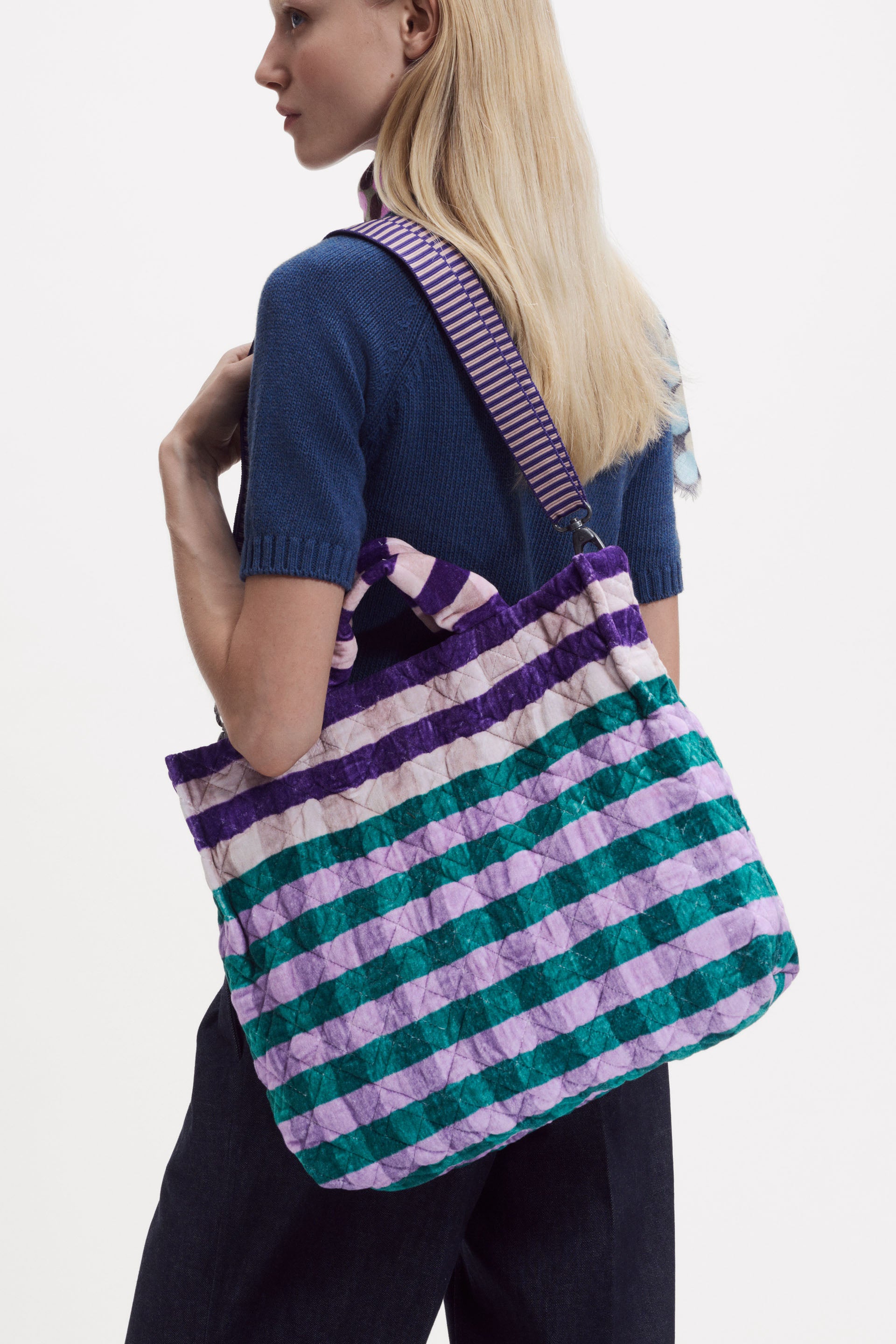 SAC TOTE 2524A